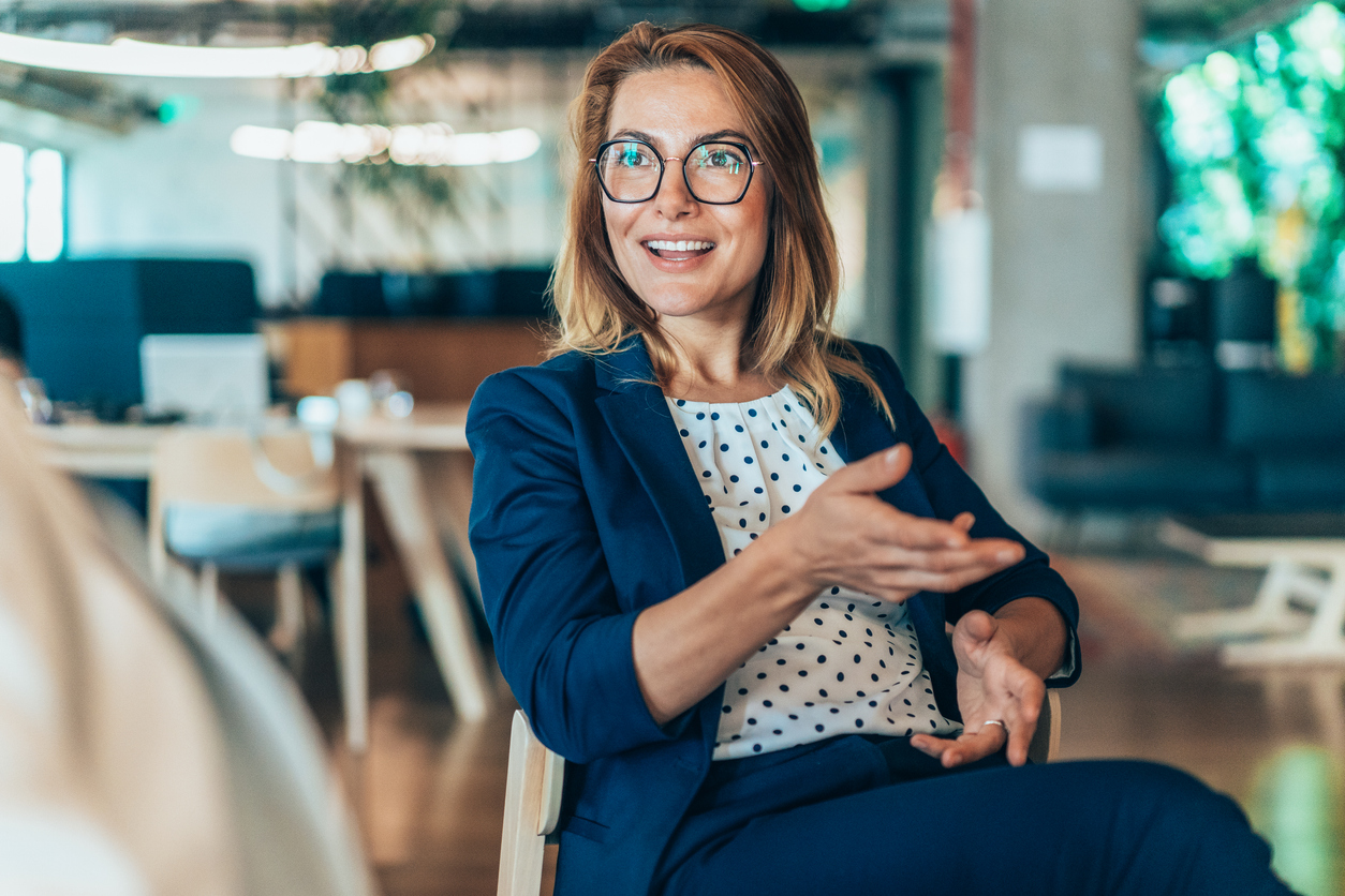 Business Frau im Gespräch